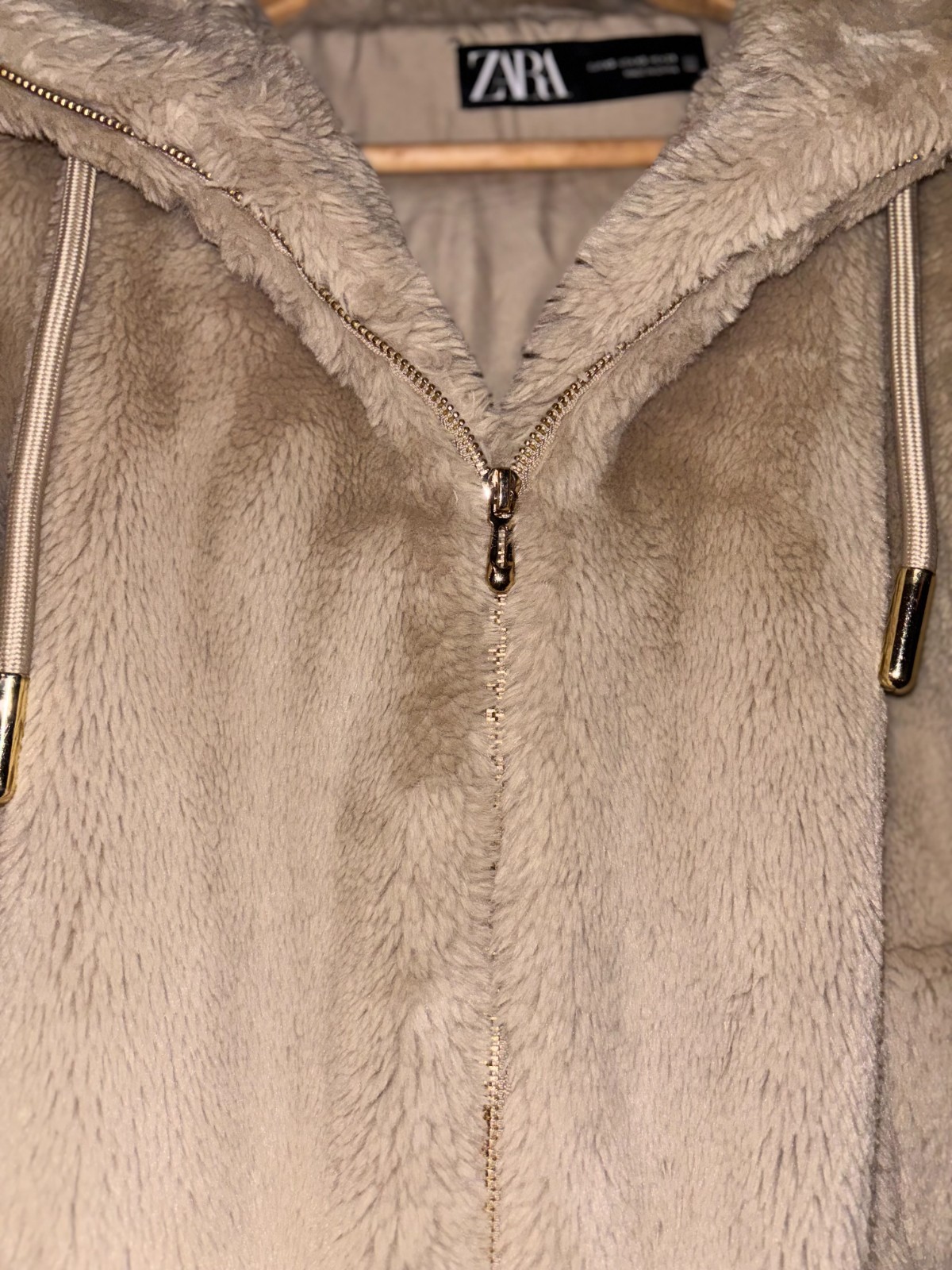 Women’s Zara Faux Fur & Faux Leather Coat With Gold Hardware – Size X-Small 4/6