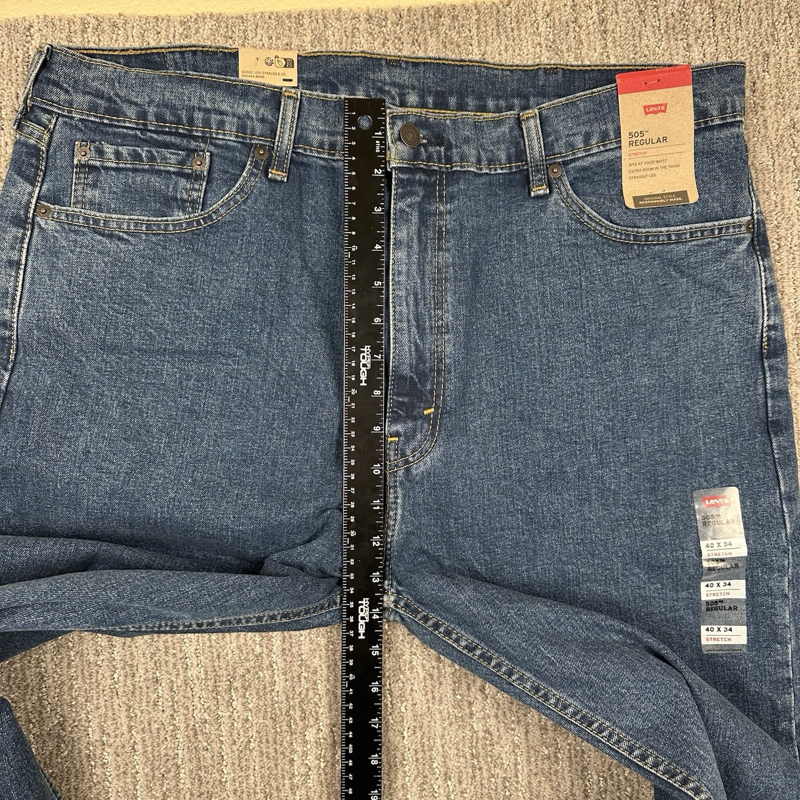 NWT LEVI’S 505 Regular Size 40 x 34 Medium Wash Room At Thigh Men Jeans MSRP $69