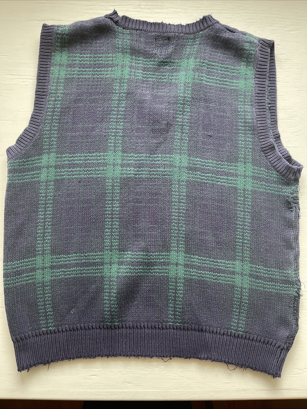 Vintage GAP Distressed Cotton Tartan Plaid Sweater Vest Pullover Men’s Small