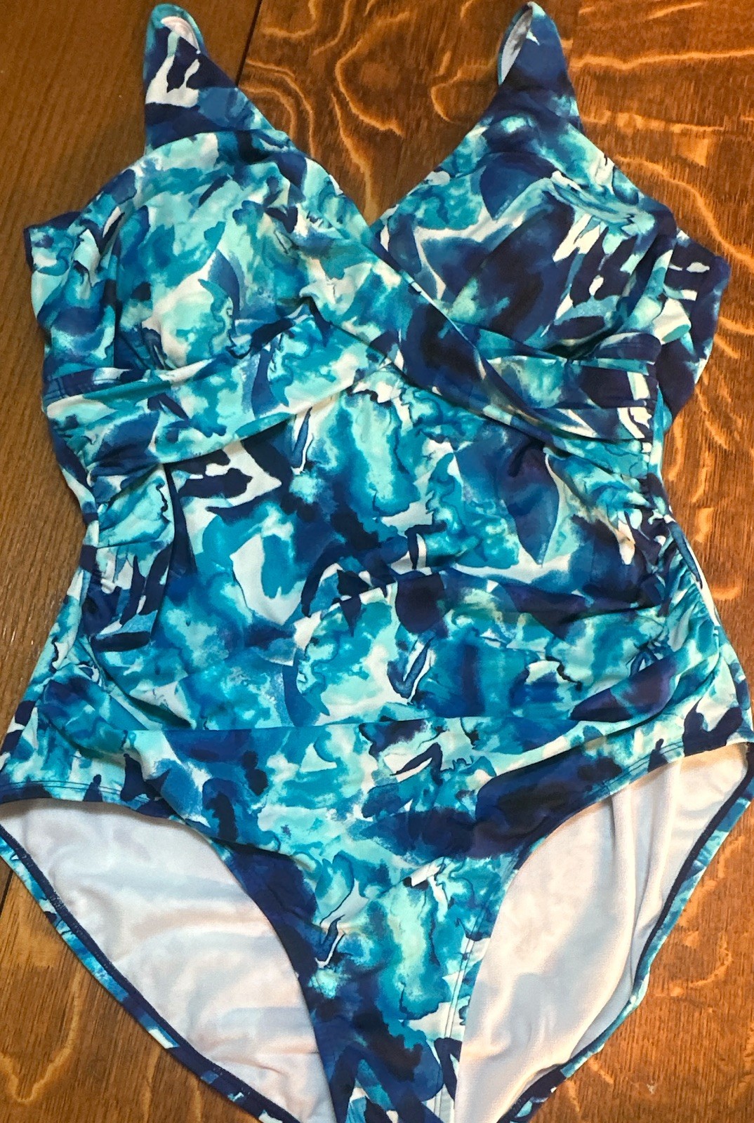 Bat Harbour Women’s One Piece Swimsuit Abstract Blue/White Size 20 D Cup