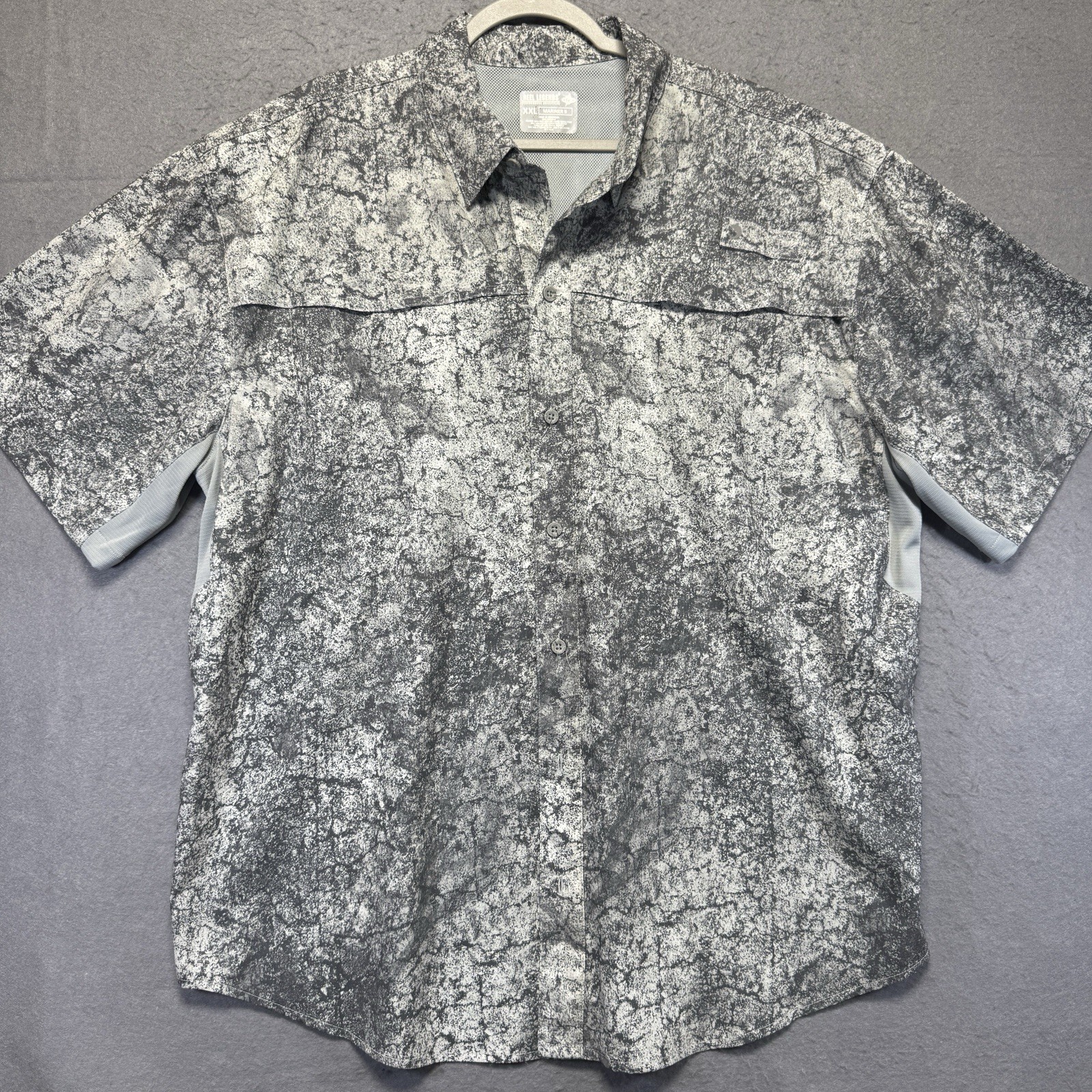 Reel Legend Mariner 11 Extra Extra Large Gray Geometric Scales Vented Fishing