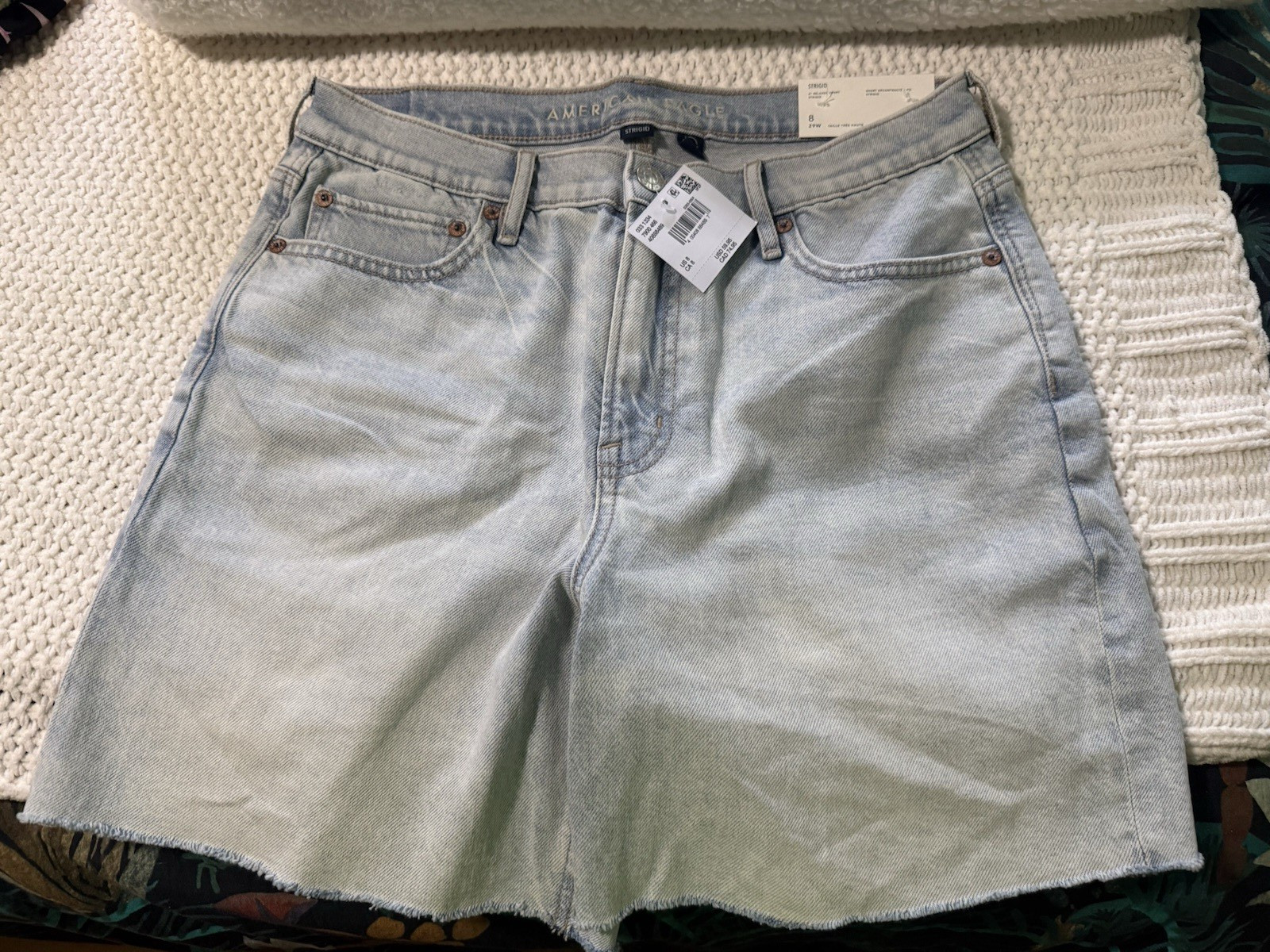 American Eagle 6″ Relaxed Short High Rise Light Wash Denim Blue Womens 8 29W NWT