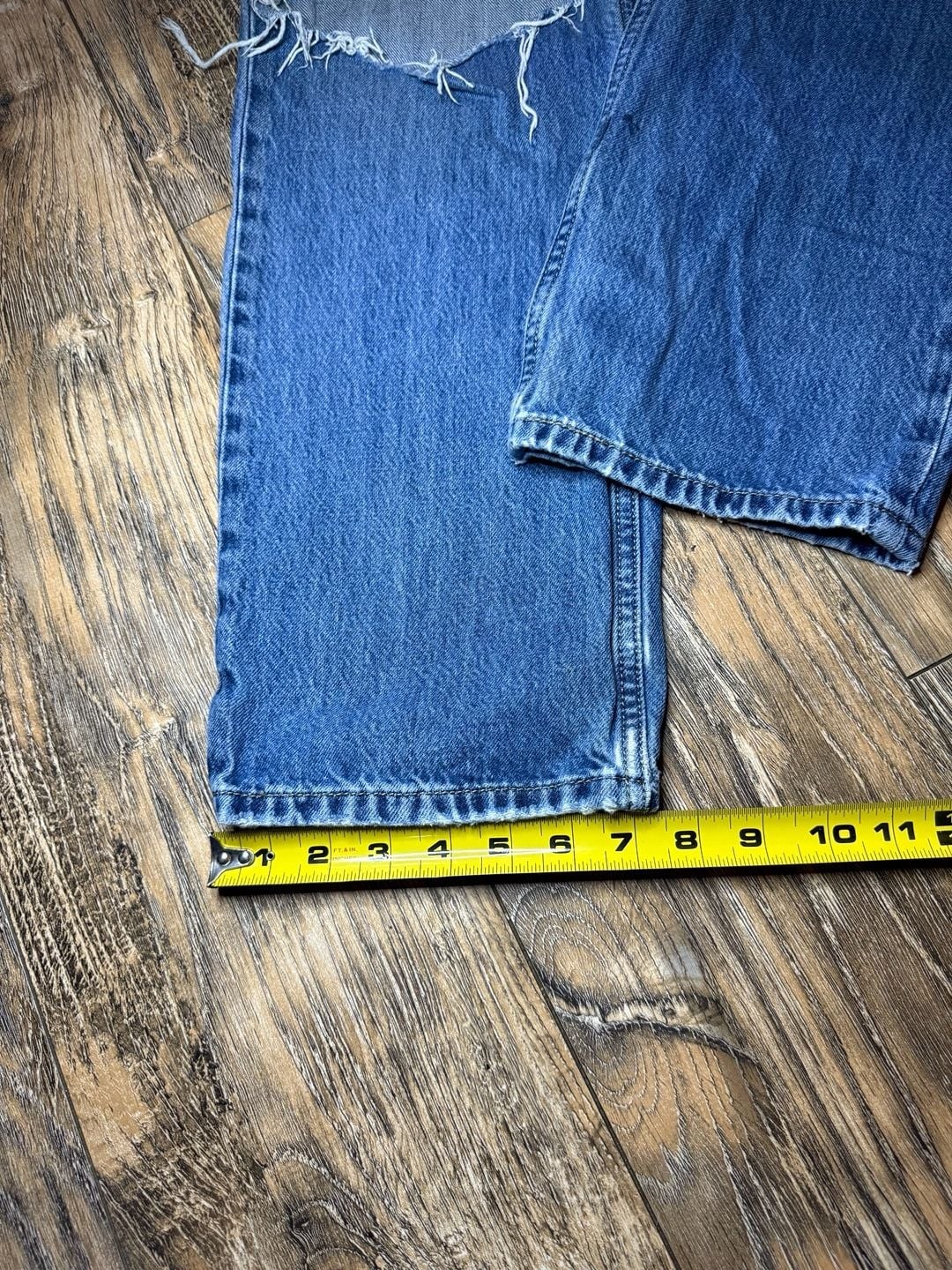 Levi’s Low Pro Straight Distressed Jeans Size 28