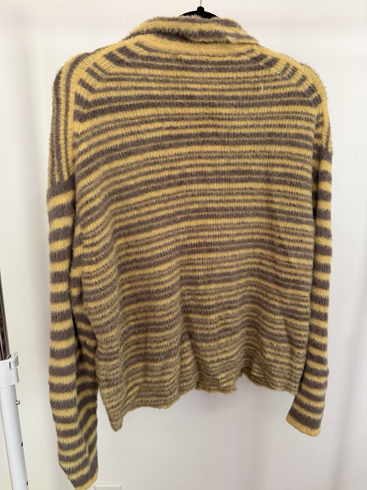Zara Men’s Sweater in Yellow/Brown, Size M, Model
