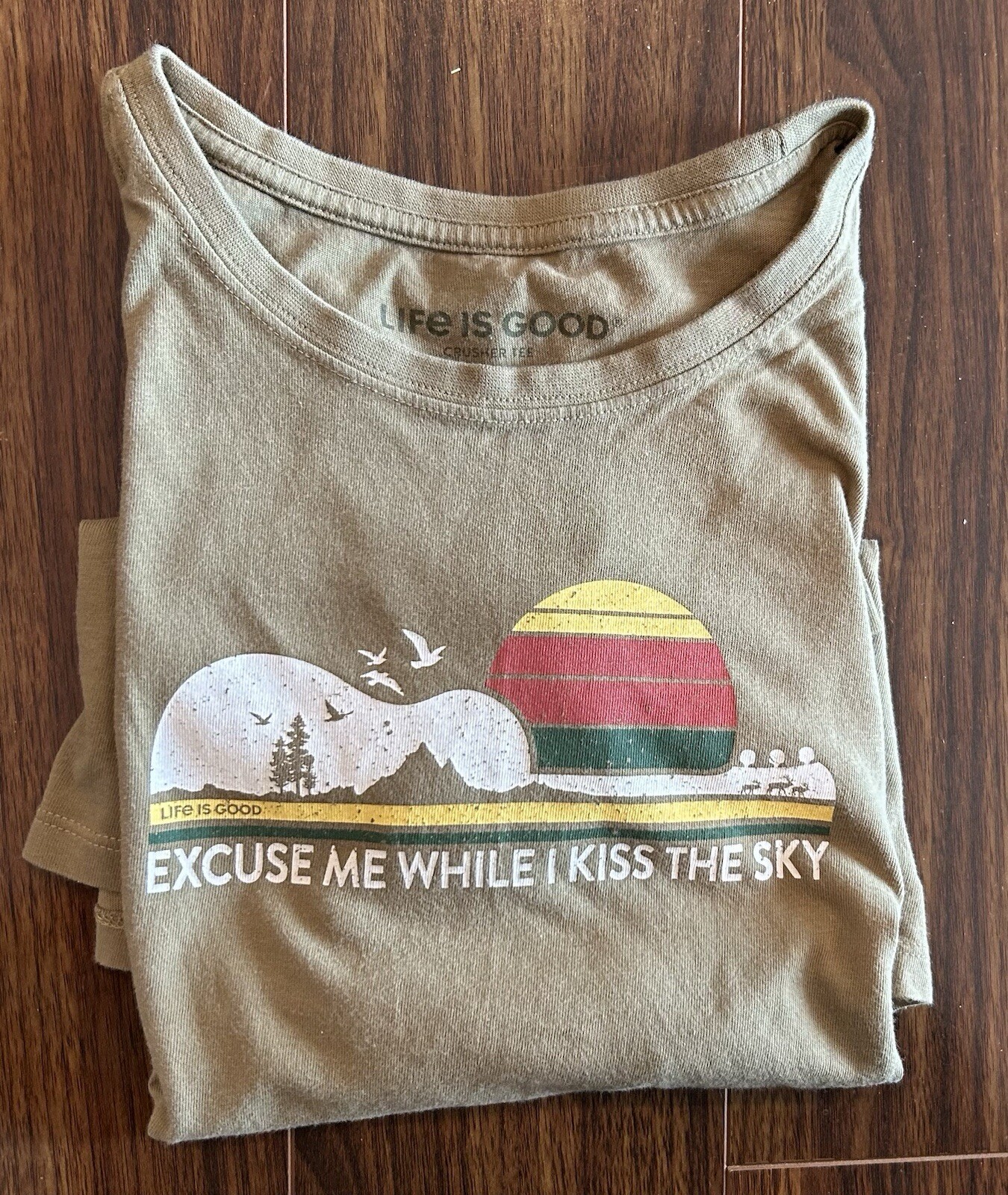 Life Is Good Crusher T Shirt Womens M Olive Green Excuse Me While I Kiss The Sky