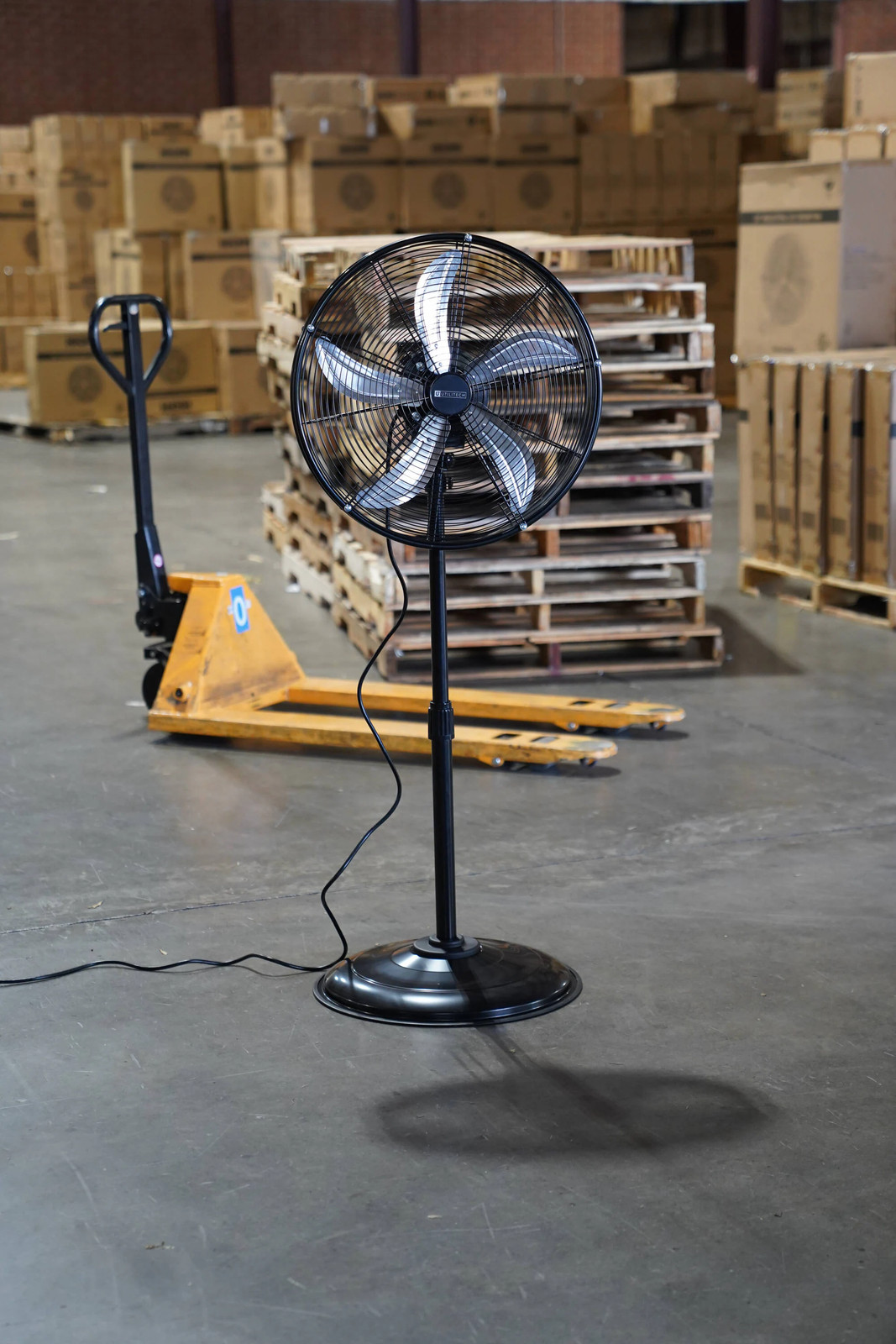 Utilitech 20-in High Velocity Indoor Oscillating Pedestal Fan, in Black|16343