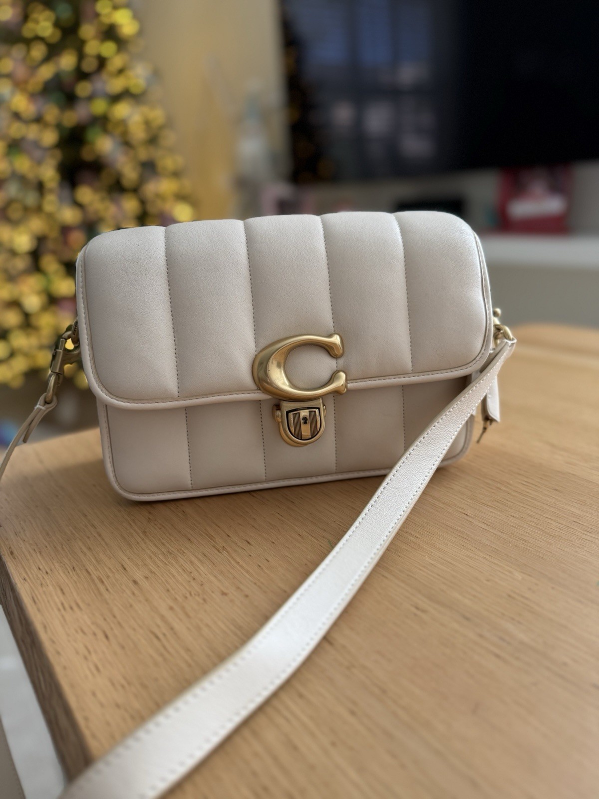 Coach Ivory Quilted crossbody Bag Turn Lock Gold Hardware Detachable Strap