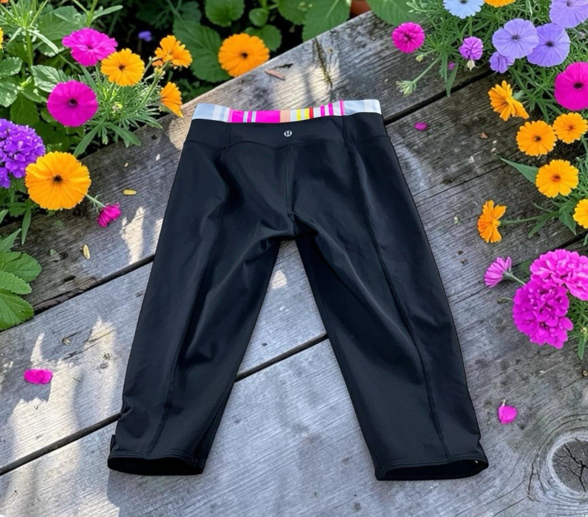 Lululemon Athletic Crop Leggings Size 6 Knee Length 15″ Inseam Black Color Block