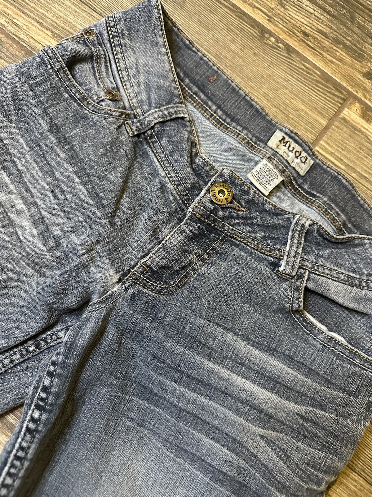 Mudd Women’s Size 7 Blue Medium Wash Bootcut Stretch Denim Jeans