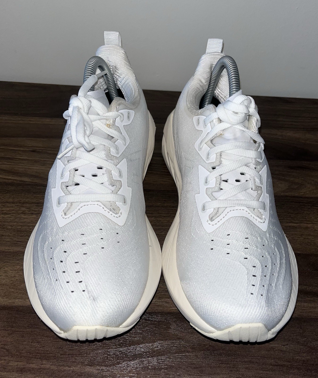 ASICS Novablast 4 Running Sneaker Shoes Women’s White Size US8.5 EU40