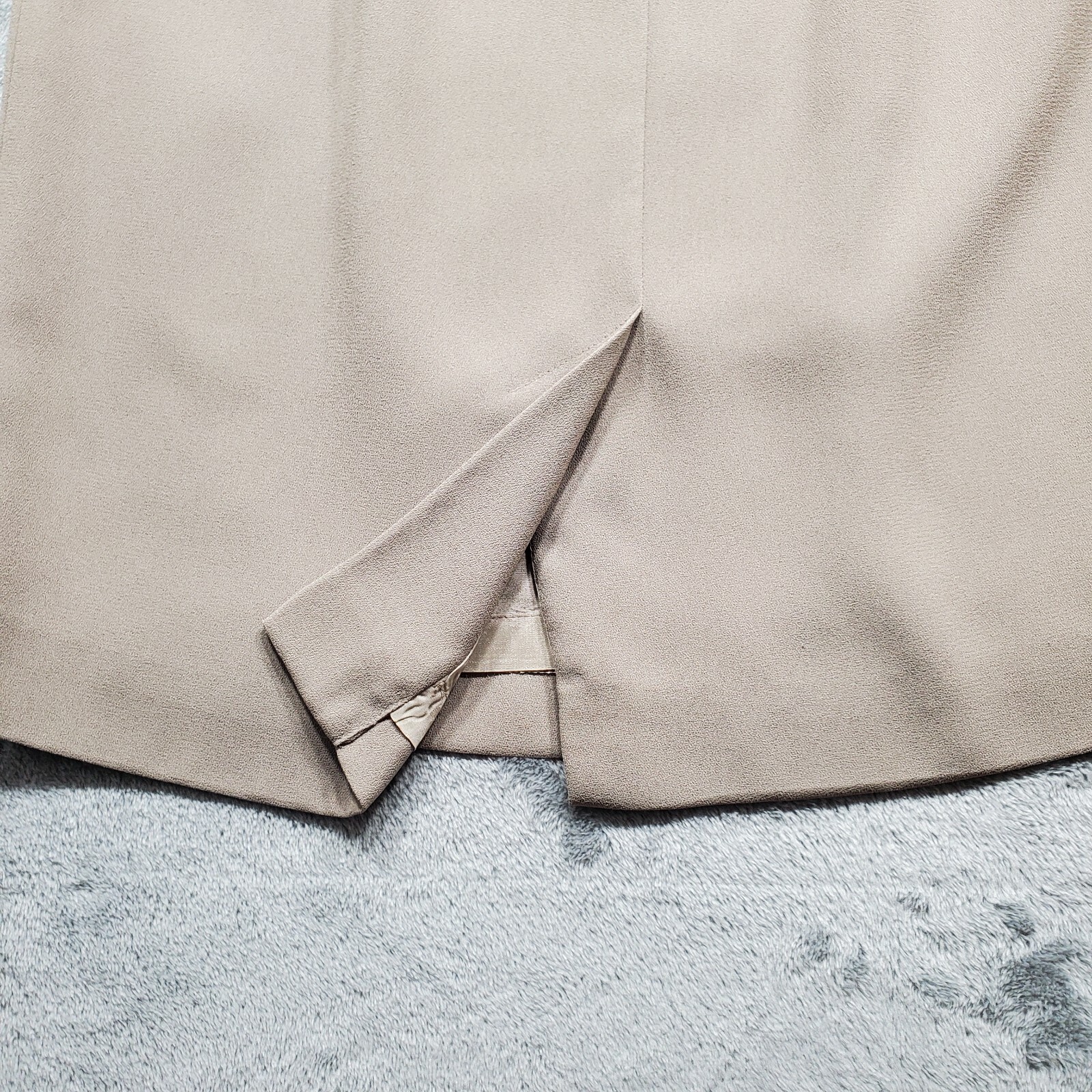 Chaus Lined Pencil Knee Length Skirt Light Brown 28″ Waist Back Zipper Wm Sz 6