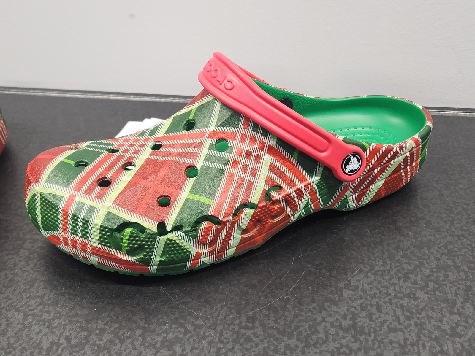 Crocs Baya Holiday Plaid Comfort Clogs Men’s 12 Women’s 14 Sandals Slides ~ NEW