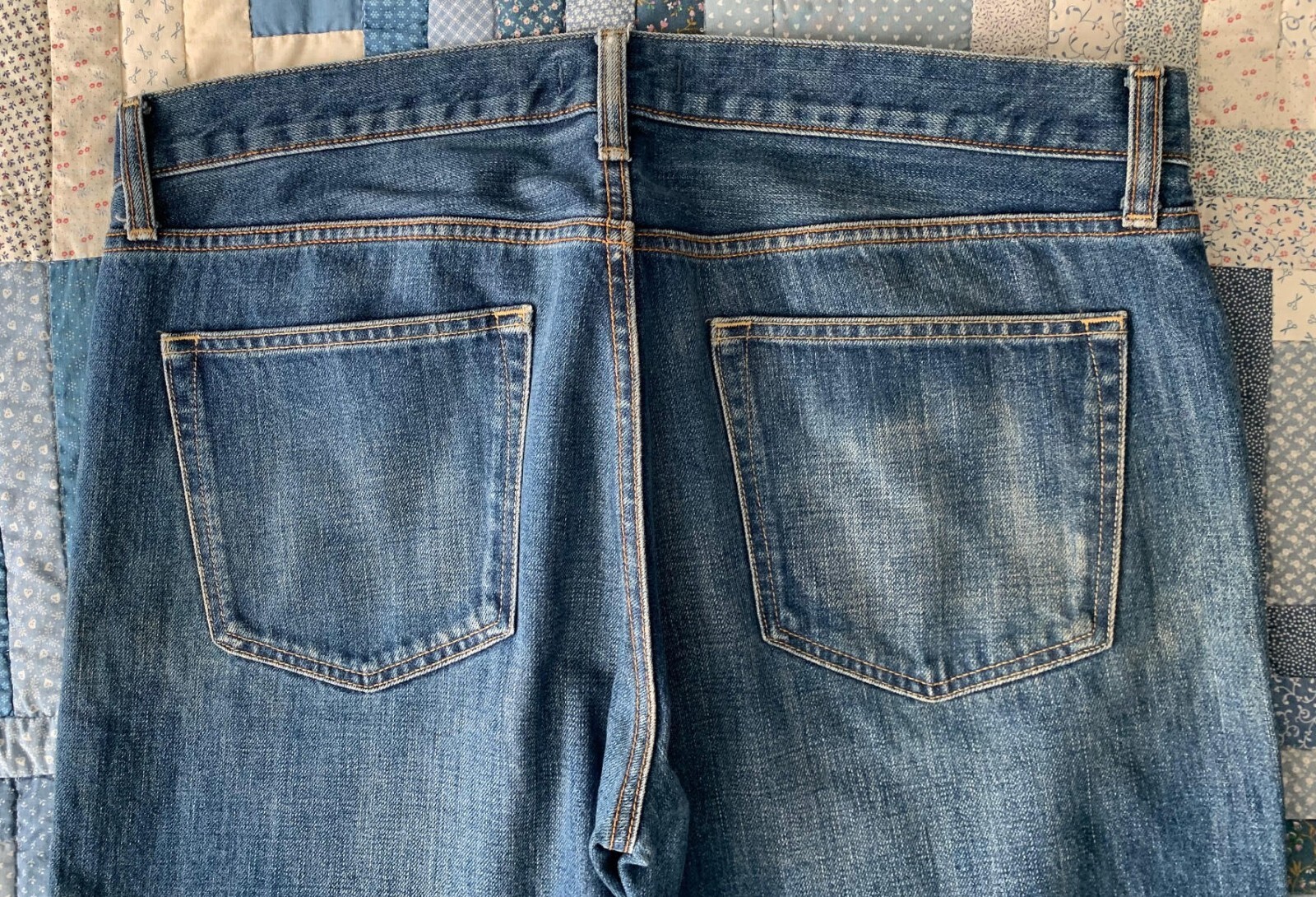 UNIQLO men’s blue jeans – 33/32 – Excellent condition as shown –b