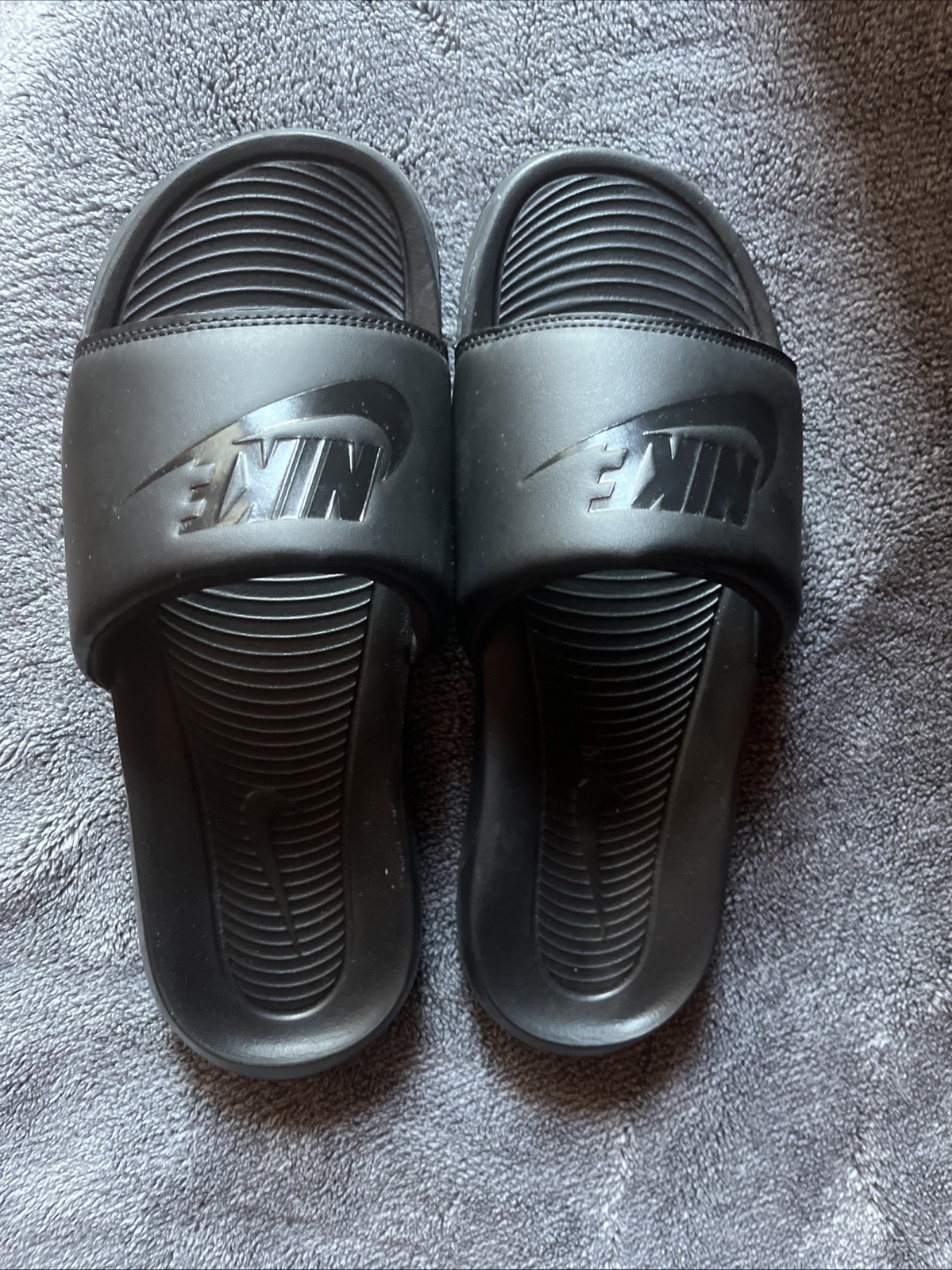 NEW SIZE 10 – MEN’S NIKE VICTORI ONE SPORT SLIDES