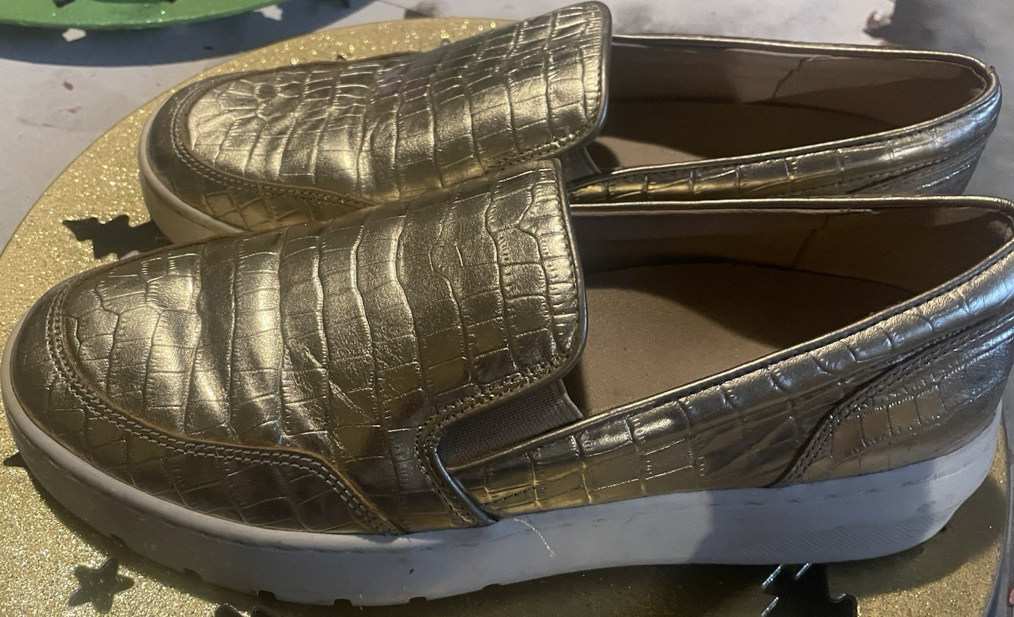 Vionic Women’s 9M Gold Leather Croc Slip-On Casual Shoes Round Toe
