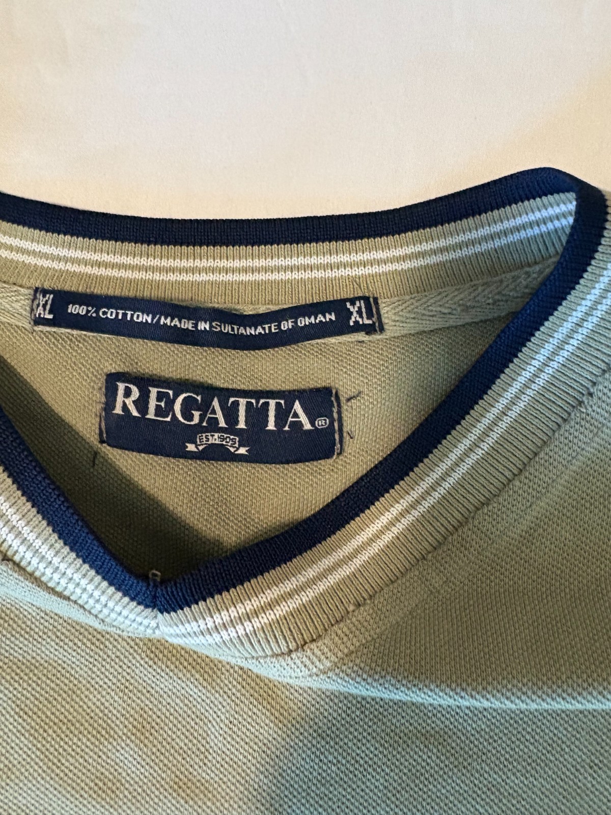 Regatta XL Men’s V-Neck Shirt Olive Green 100% Cotton Casual Vintage Oman
