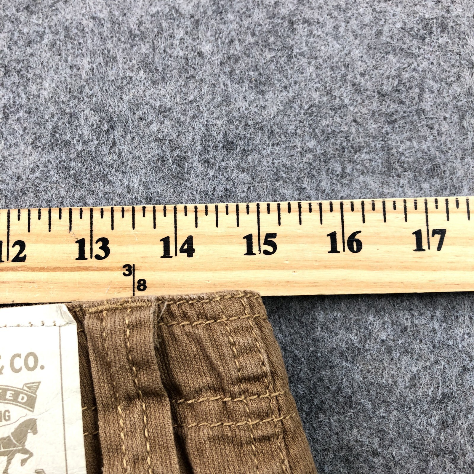 Levis Shorts Boys 18 Reg Beige Cargo Surplus Flat Front 13″ Inseam