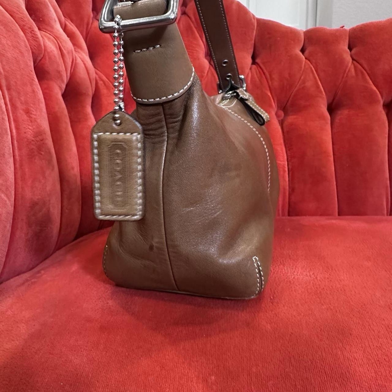 Vintage early 2000s Coach light tan brown leather w/ silver tone hardware 9564