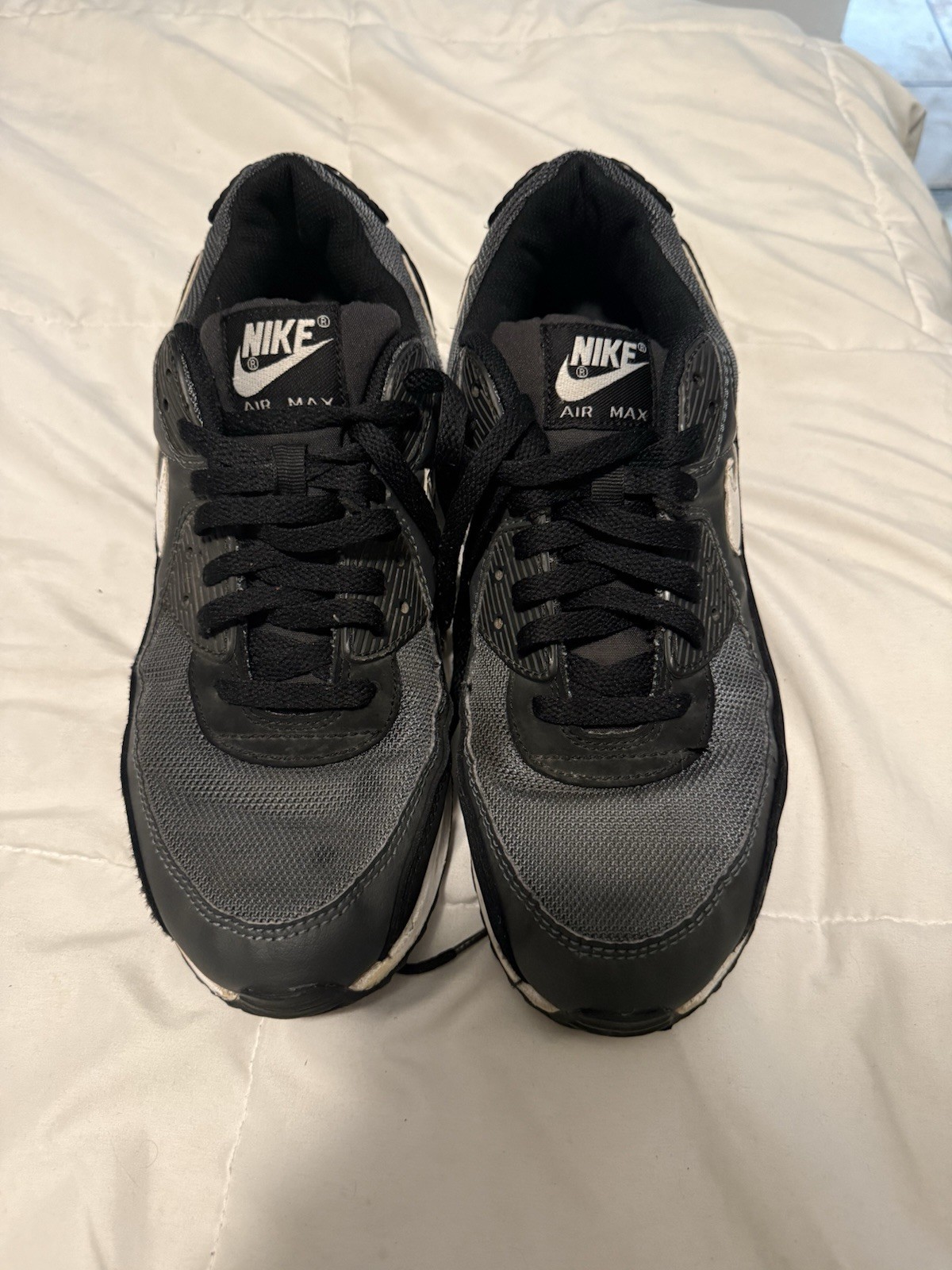 Nike Air Max Men’s Low Top Lace-Up Sneakers Black/Gray/White Rubber Sole