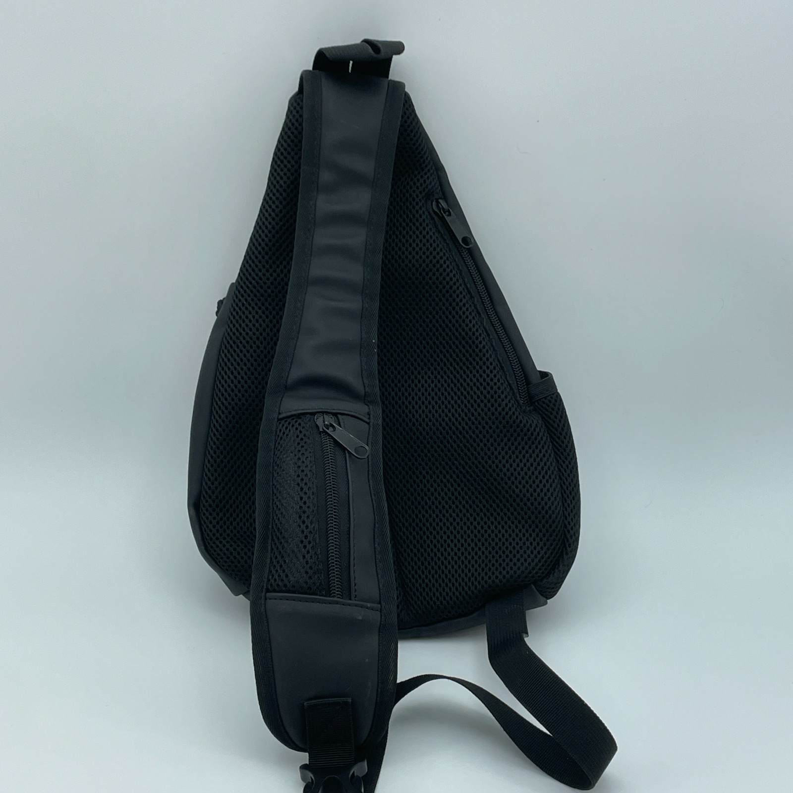 DUCHAMP Sling Backpack Crossbody Bag Black Water Resistant Zippered 13.5in