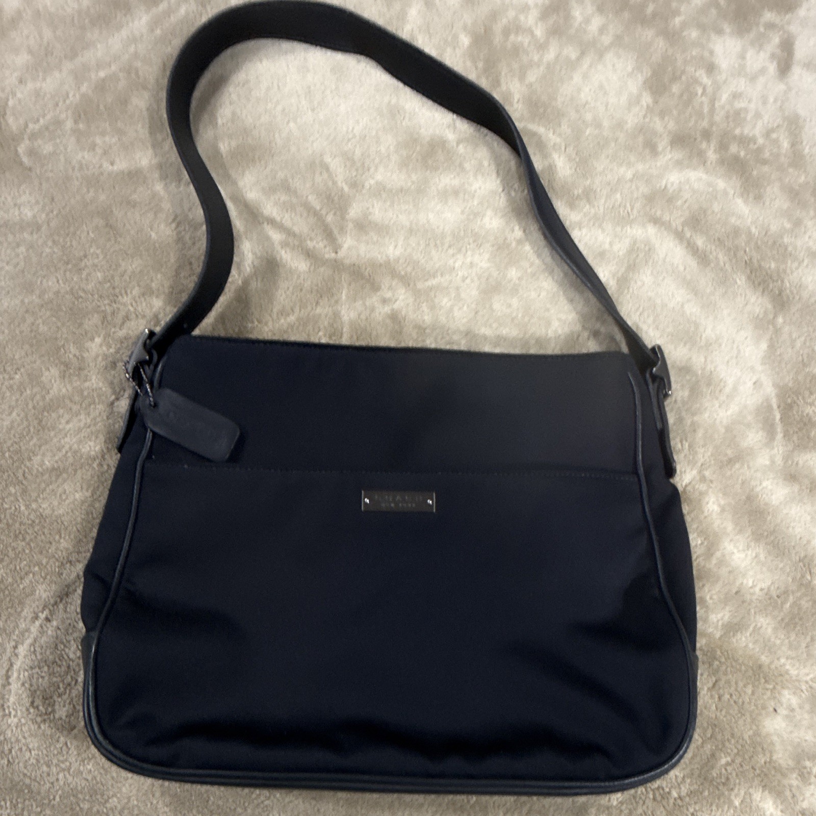 Coach Black Medium Shoulder Bag Zip Closure Hang Tag Pockets Silver Hardware