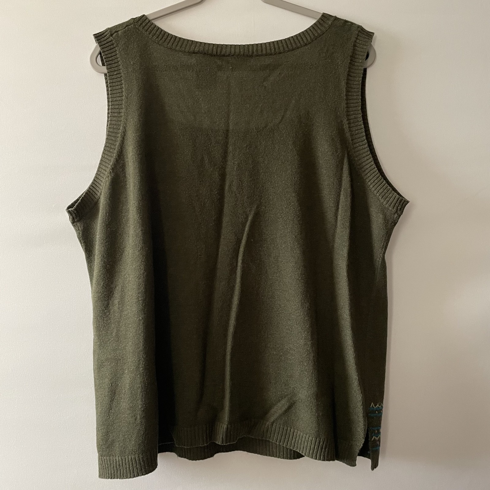 Y2K White Stag Women’s Green Embroidered Knit Tank Top Size 22W/24W-(C)