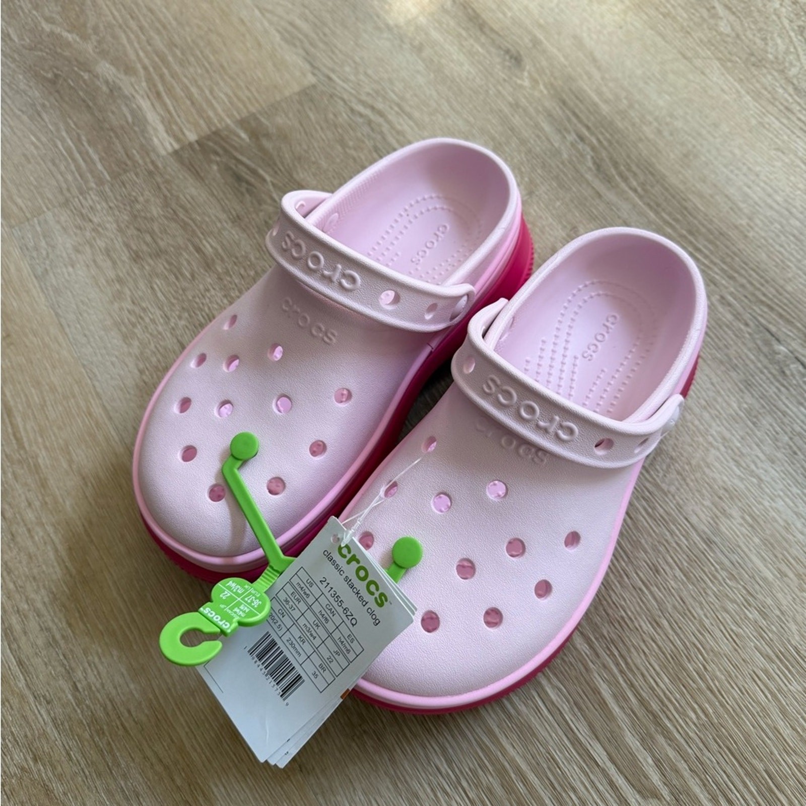 NWT Crocs Classic Stacked Clog Dragonfruit with FREE JIBBITZ Sz W6 M4