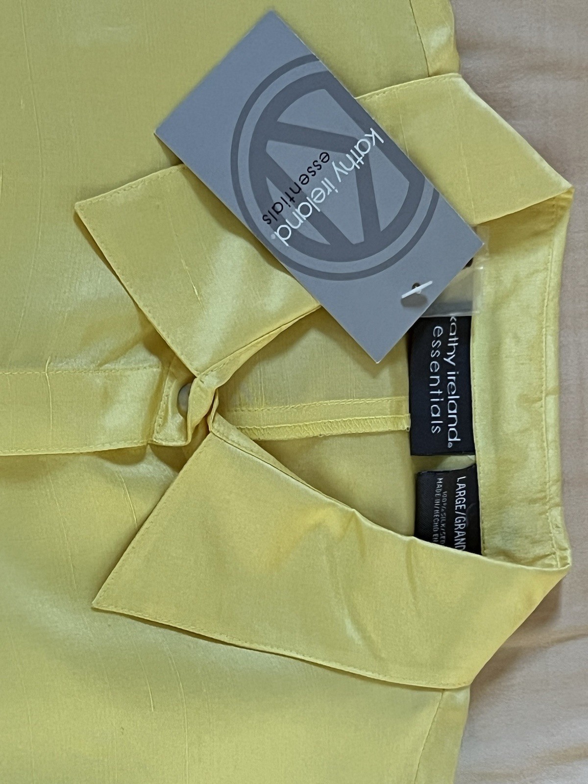 Kathy Ireland Essent Yelow Silk Short Sleeve Buttonup Shirt Blouse Deadstock NWT
