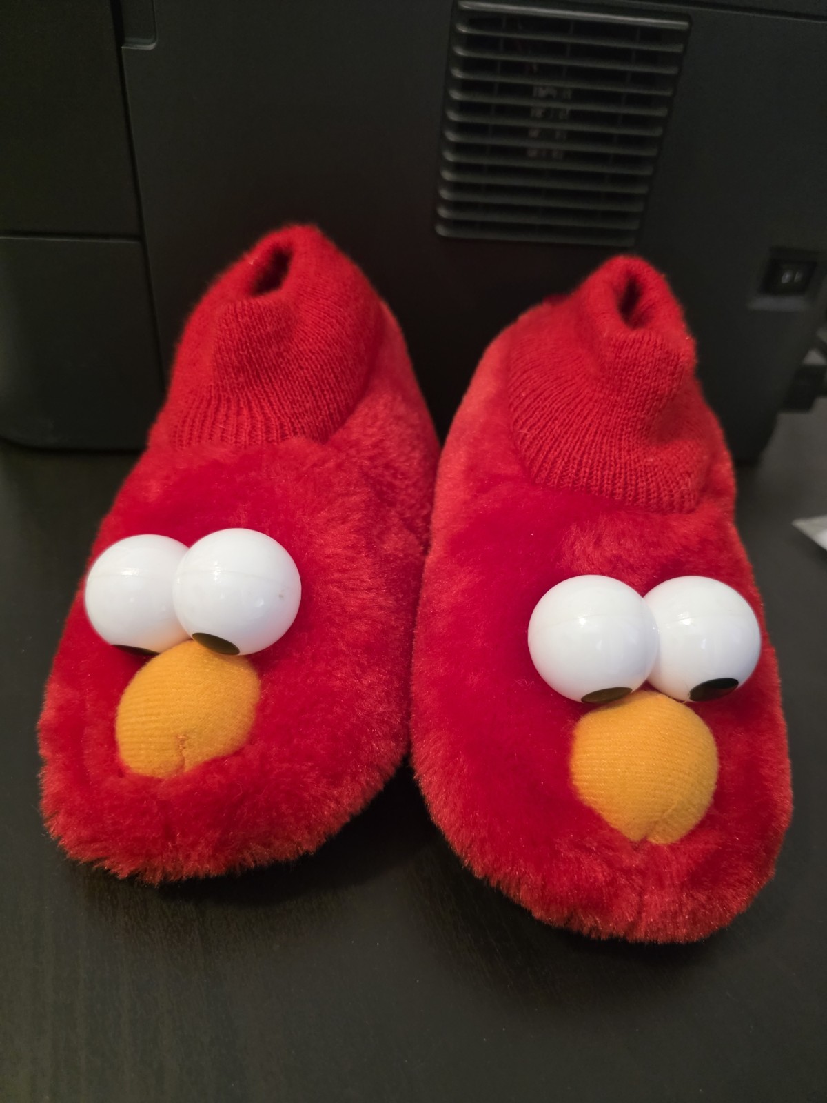 Sesame Street Elmo Fuzzy Slippers, Kids Shoes Slip On Red, Size L 9/10