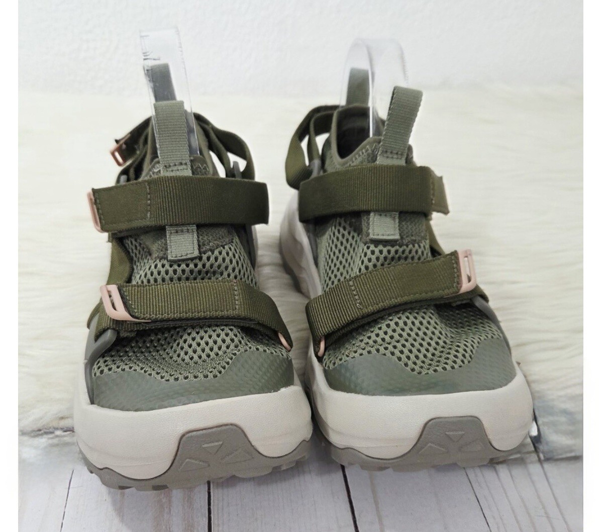 TEVA OLIVE OUTFLOW UNIVERSAL SPORT/ WATER SHOES SANDALS, WOMEN US 8/EUR 39