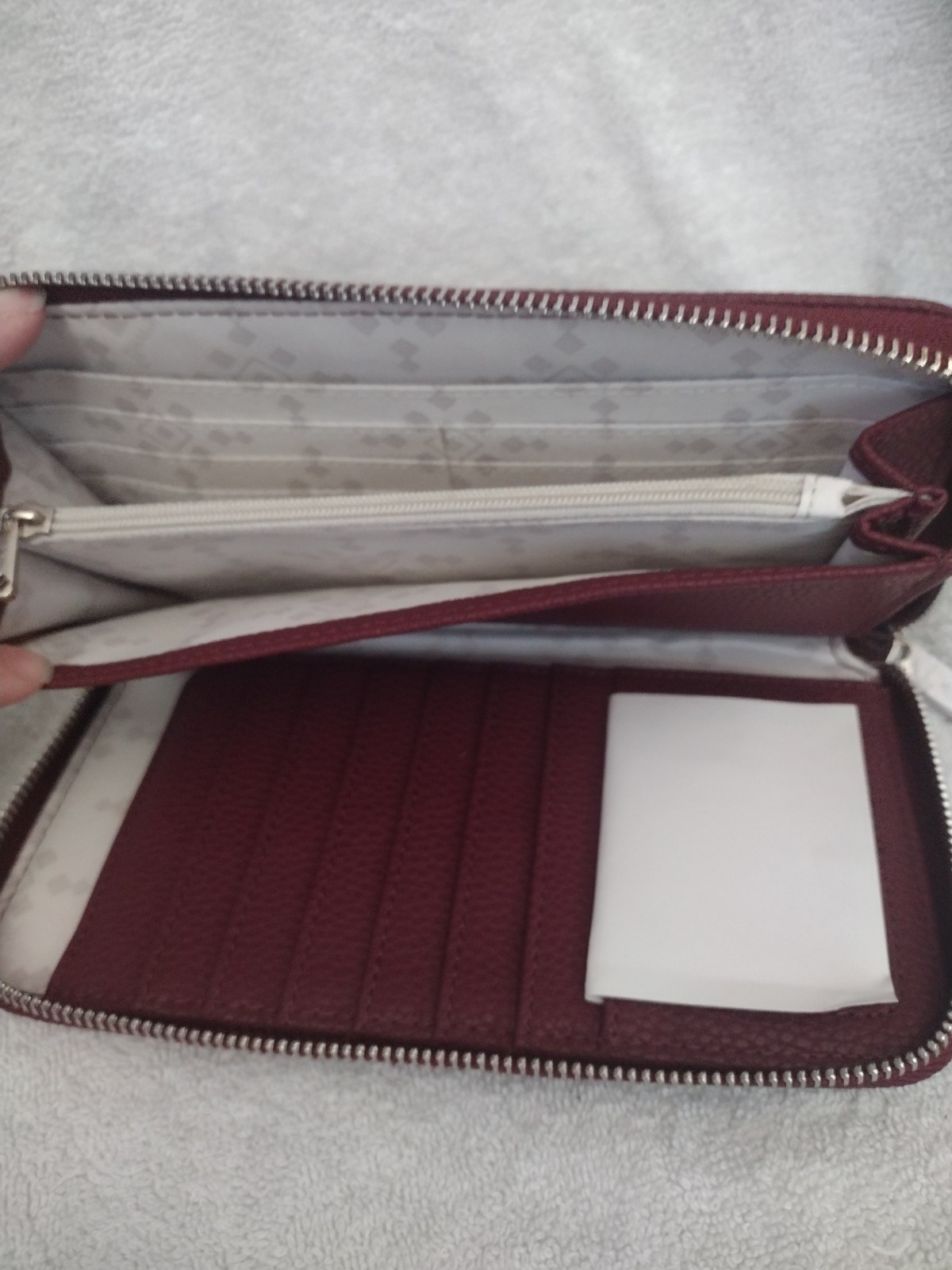 Thirty One All about the benjamins wallet, Burgandy color, NWOT
