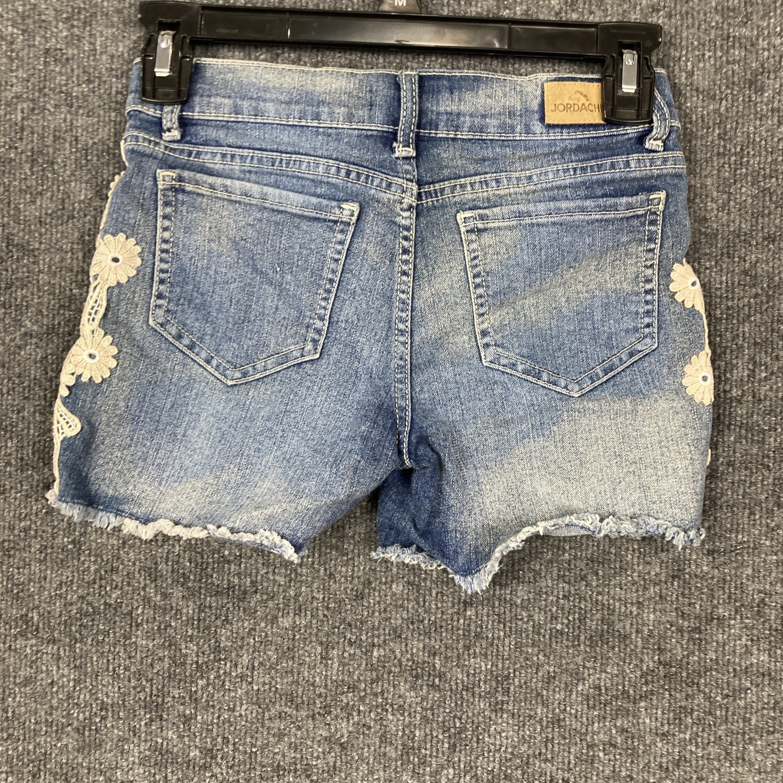 Jordache Girls Size 8 Medium Wash White Ivory Flowers 4″ Inseam Jean Shorts EUC