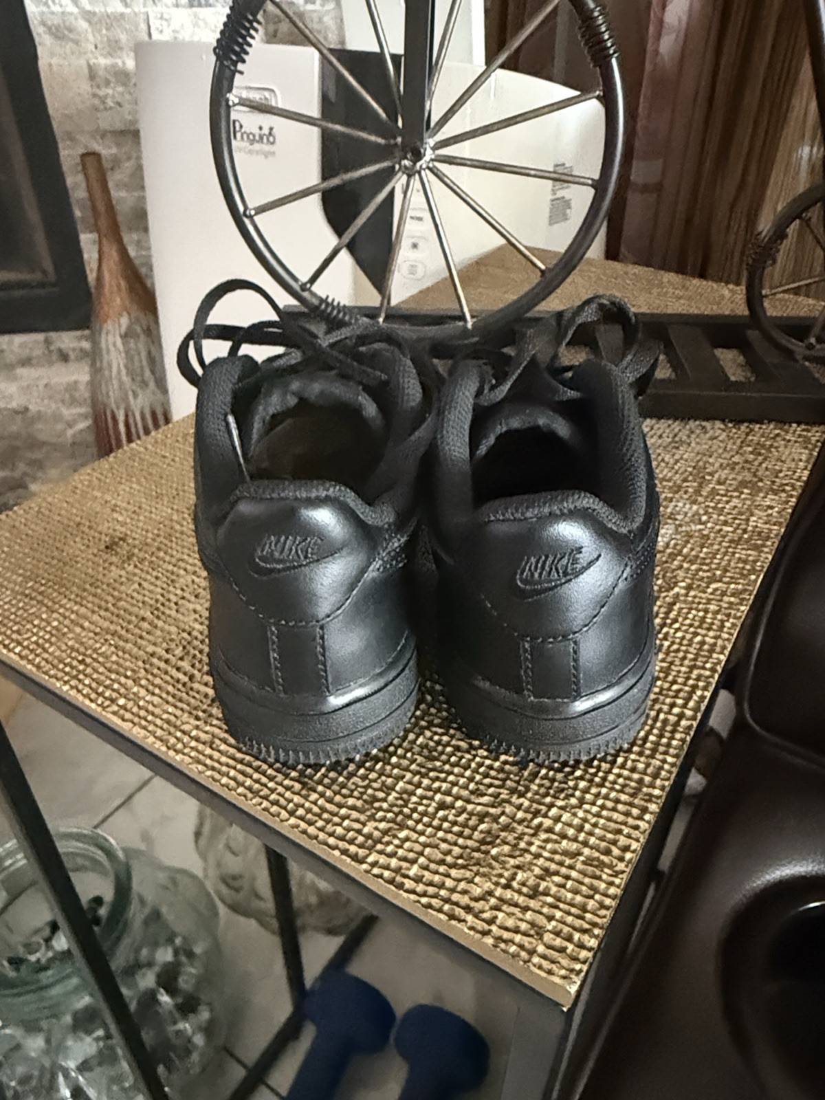 Kids Nike Black Low Top Athletic Sneakers Leather Upper Rubber Outsole Lace-Up