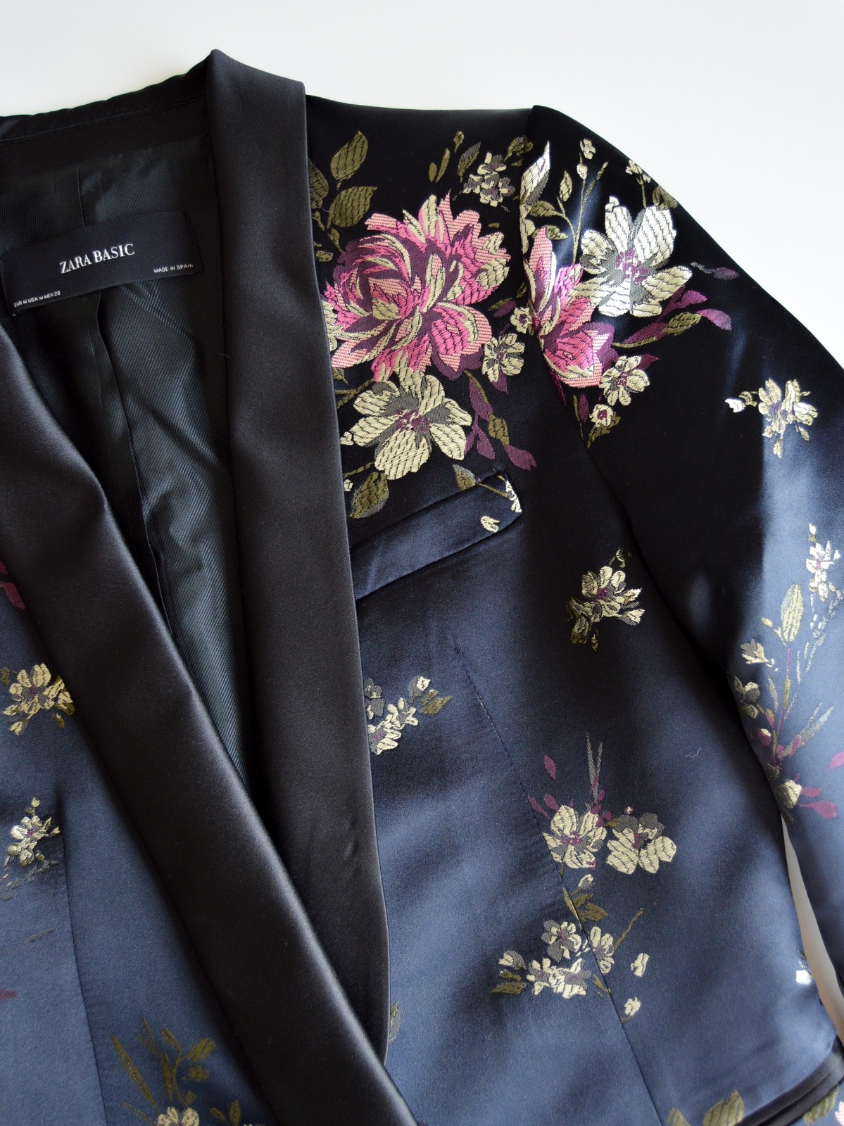 Zara Basic Floral Jacquard Tuxedo Blazer Black w Pink and Gold Flowers NWT Sz M