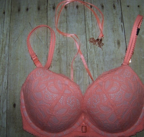 Victoria’s Secret Very Sexy Push Up Bra NWT 32DD Coral Lace