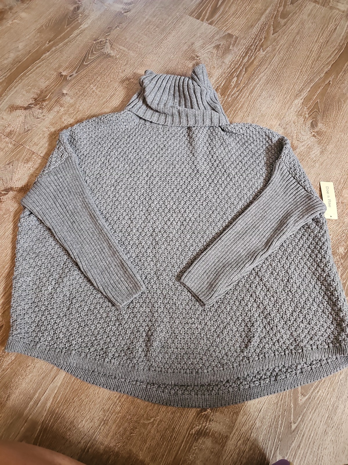 Doe & Rae Women’s Size S Slouch Contrast Cable Knit Gray Cowel Neck Sweater *NWT