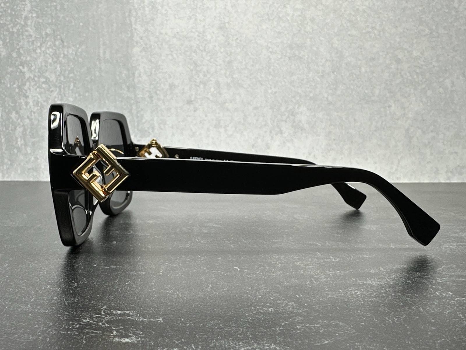 NEW FENDI FF DIAMONDS FE40139 SQUARE SUNGLASSES BLACK & GOLD 01V! SHIPS TODAY!
