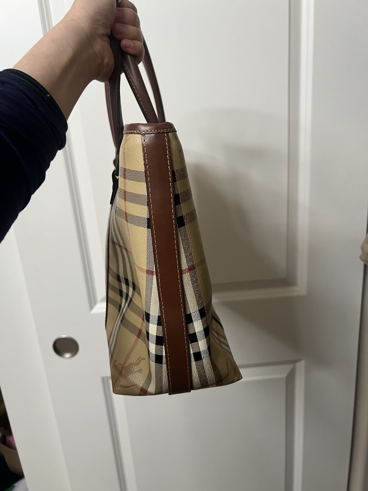 Burberry Beige Nova Check Tote Bag Brown Leather Double Handles Bottom Studs