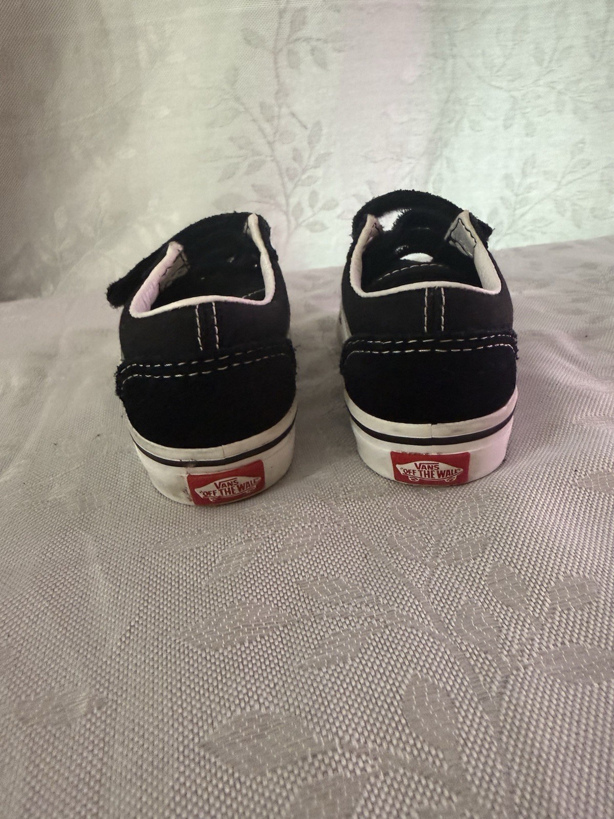 VANS Classic Black/White Suede Hook & Loop Low Top Sneaker Toddler US 7.5