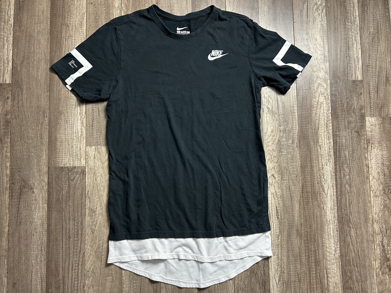 The Nike Tee Athletic Cut Shirt Men’s Size Medium Black/White Short Sleeve