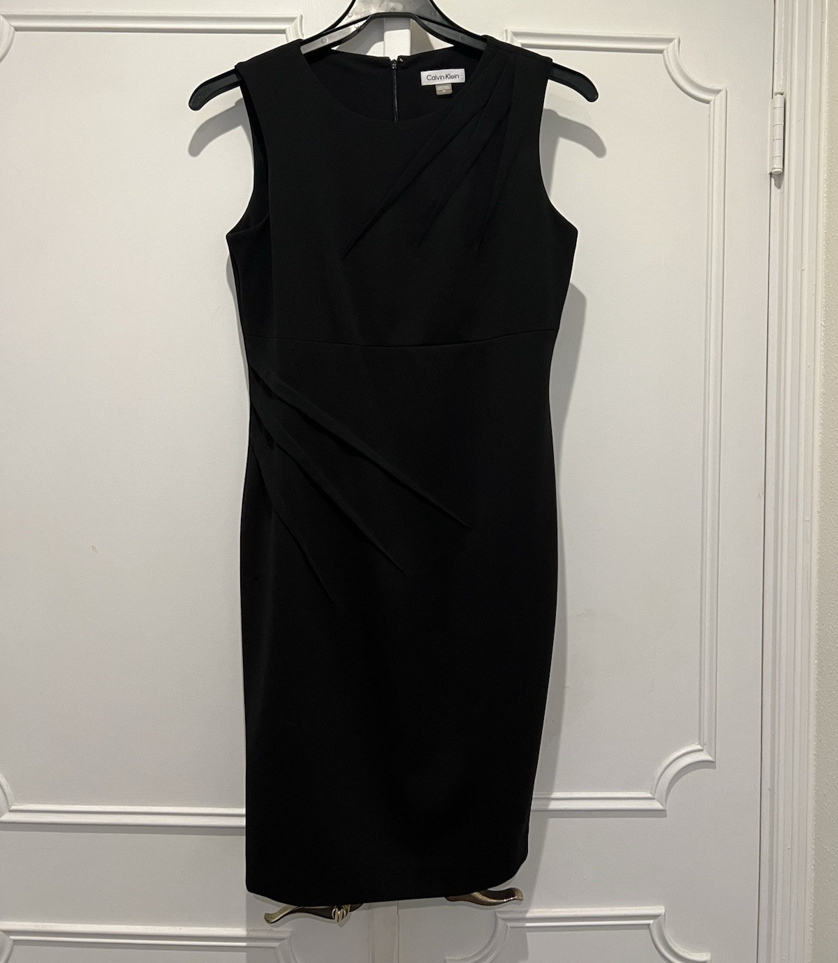 Calvin Klein Black Solid Pleated Sheath Dress Scoop Neck Zip Stretch Size 4