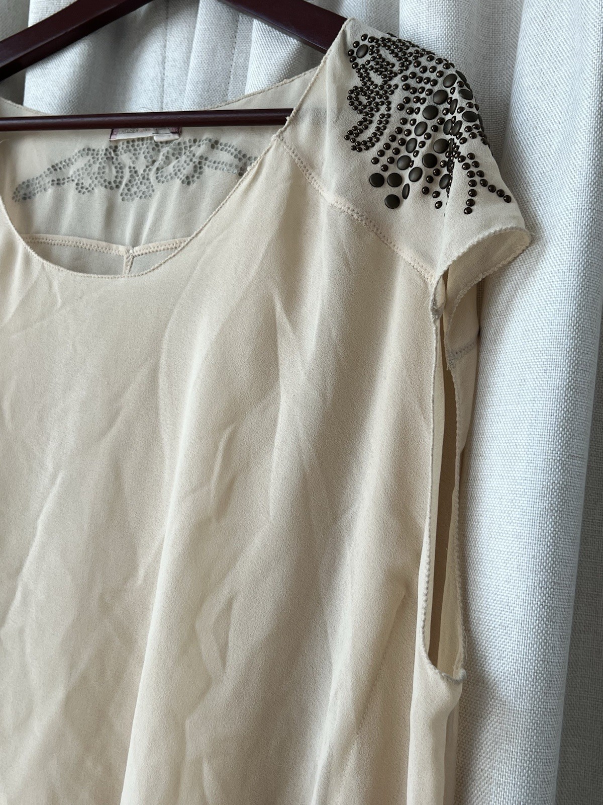 Chelsea And Violet Size Medium Semisheer Tightly Woven Flowy Blouse Brass Studs