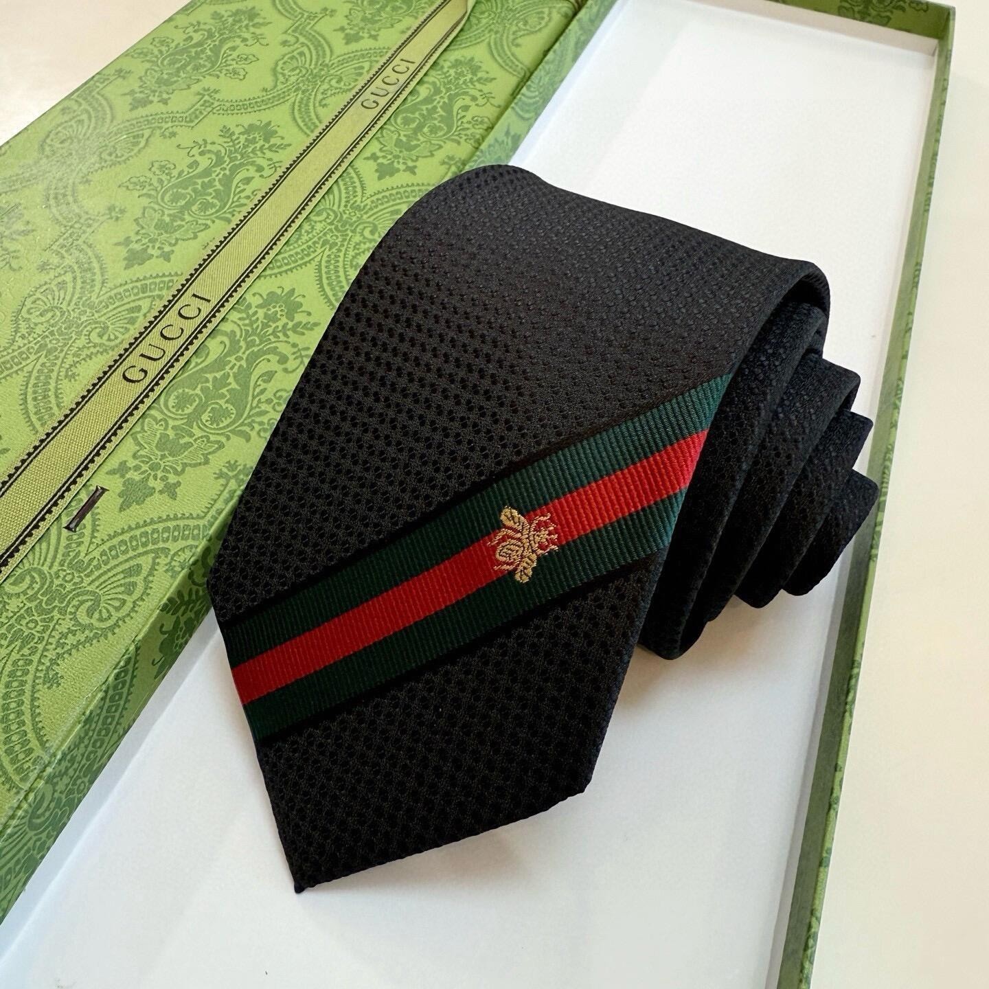 Gucci GG Classic Check Jacquard Silk Men’s Narrow Striped Bee Tie 57–60″
