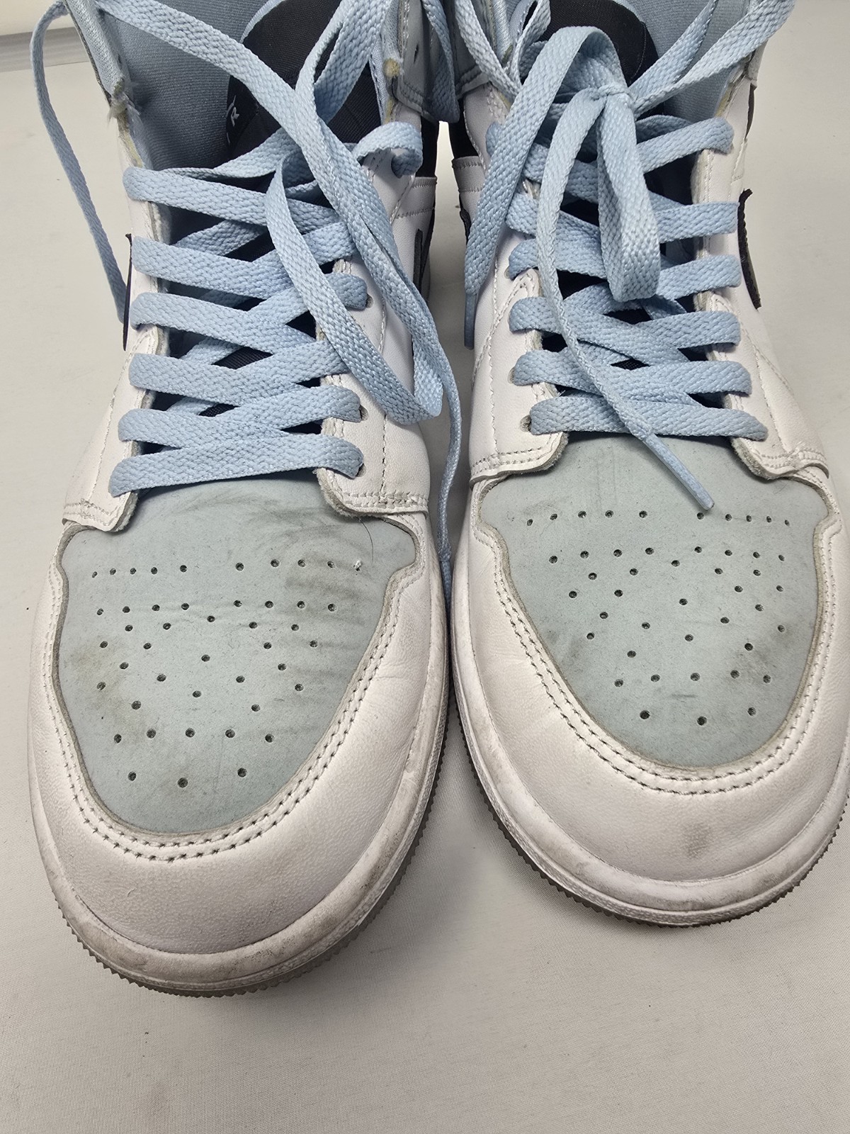 Jordan 1 Mid SE White Ice Blue Size 8.5 Pre-owned No Box