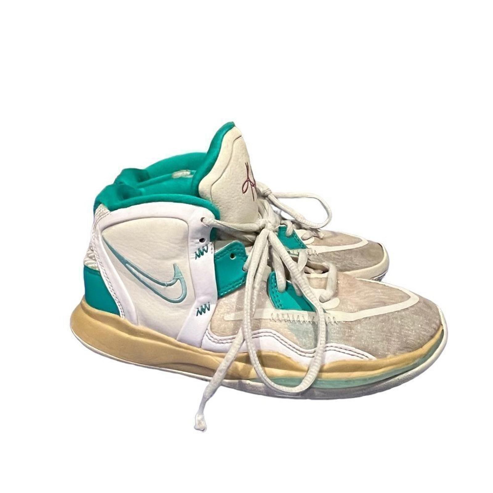 Nike Kyrie and Sue Bird  Infinity Golden Tribute sneakers youth size 4