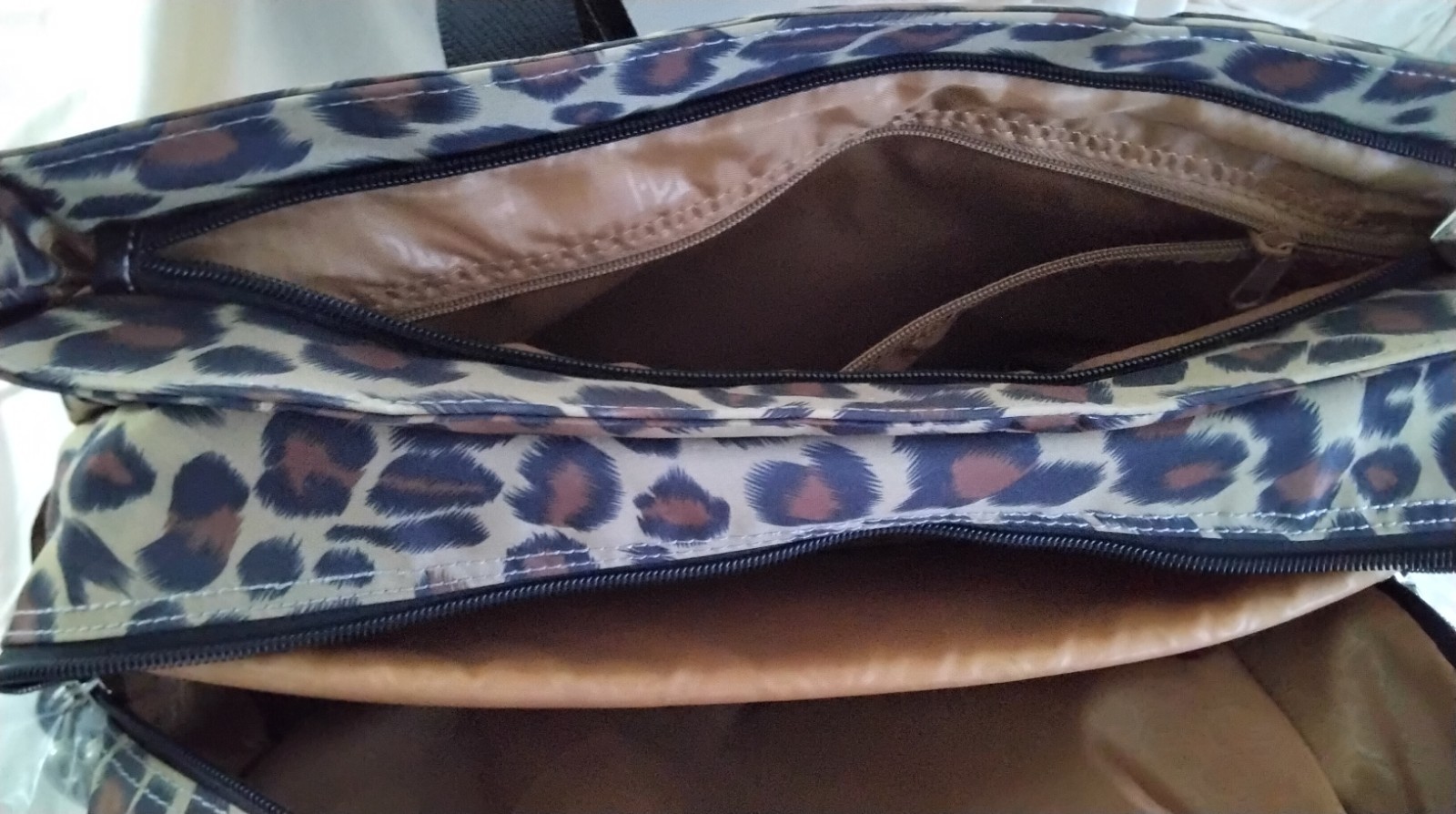 NWT Kathy Van Zeeland Travelware Leopard Cat Walk Bag Duffle Carry On Briefcase