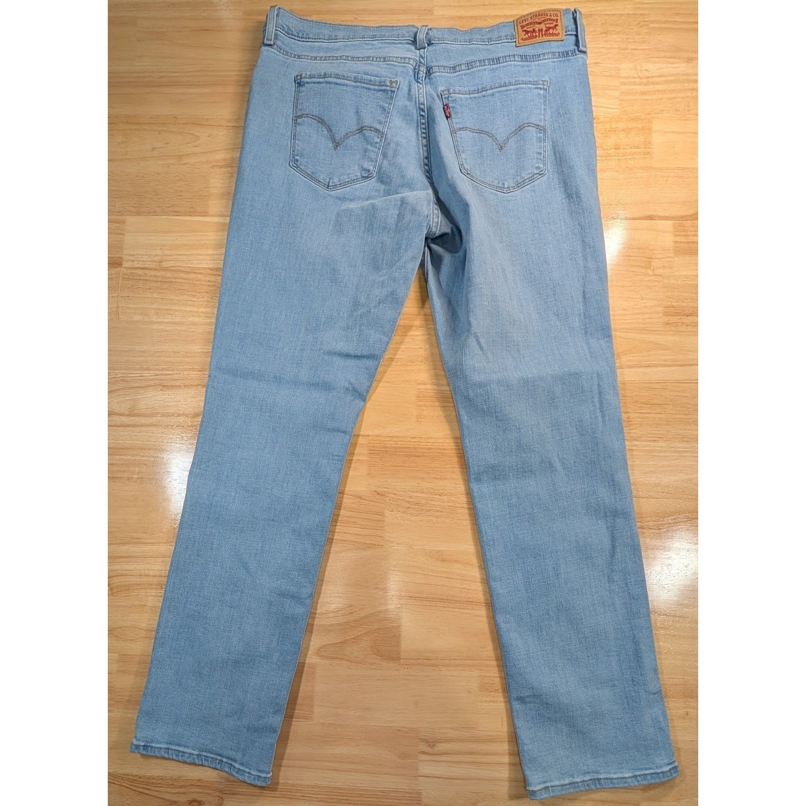 Levis 314 Shaping Straight Jeans Womens 34 Light Wash Blue Mid Rise Stretch