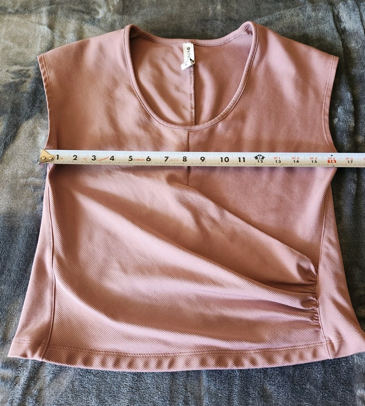 Athleta Pink crop top size medium