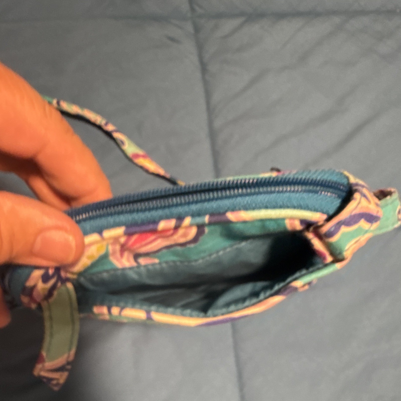 Vera Bradley Paisley Teal Multicolor Crossbody Bag Zip & Magnetic, Pockets