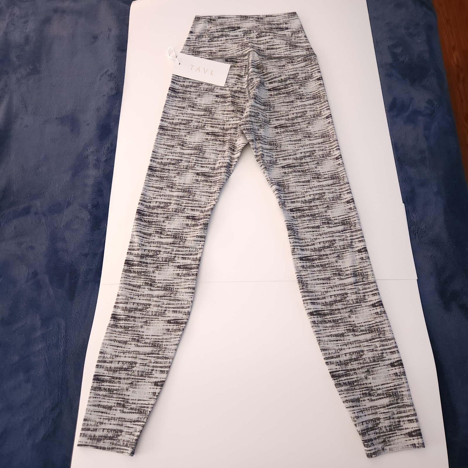 Tavi Active High Waisted Tight Leggings Small Concrete Gray NWT Yoga Pants